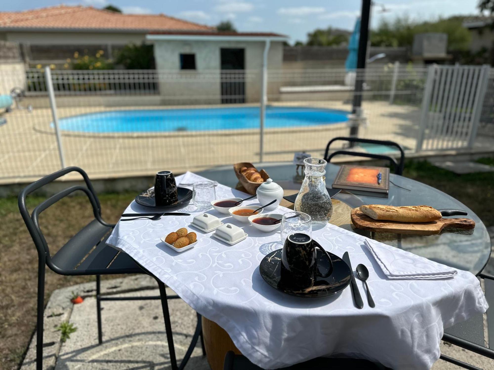 Le Mas Des Anges Soussans Buitenkant foto